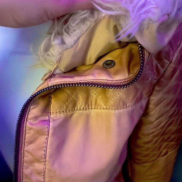 GORGEOUS Beige faux leather fur collar jacket - Picture 4 of 13